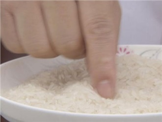 一場別出心裁的“田間拍賣”:好米就能賣好價 一場別出心裁的“田間拍賣”:好米就能(néng)賣好(hǎo)價